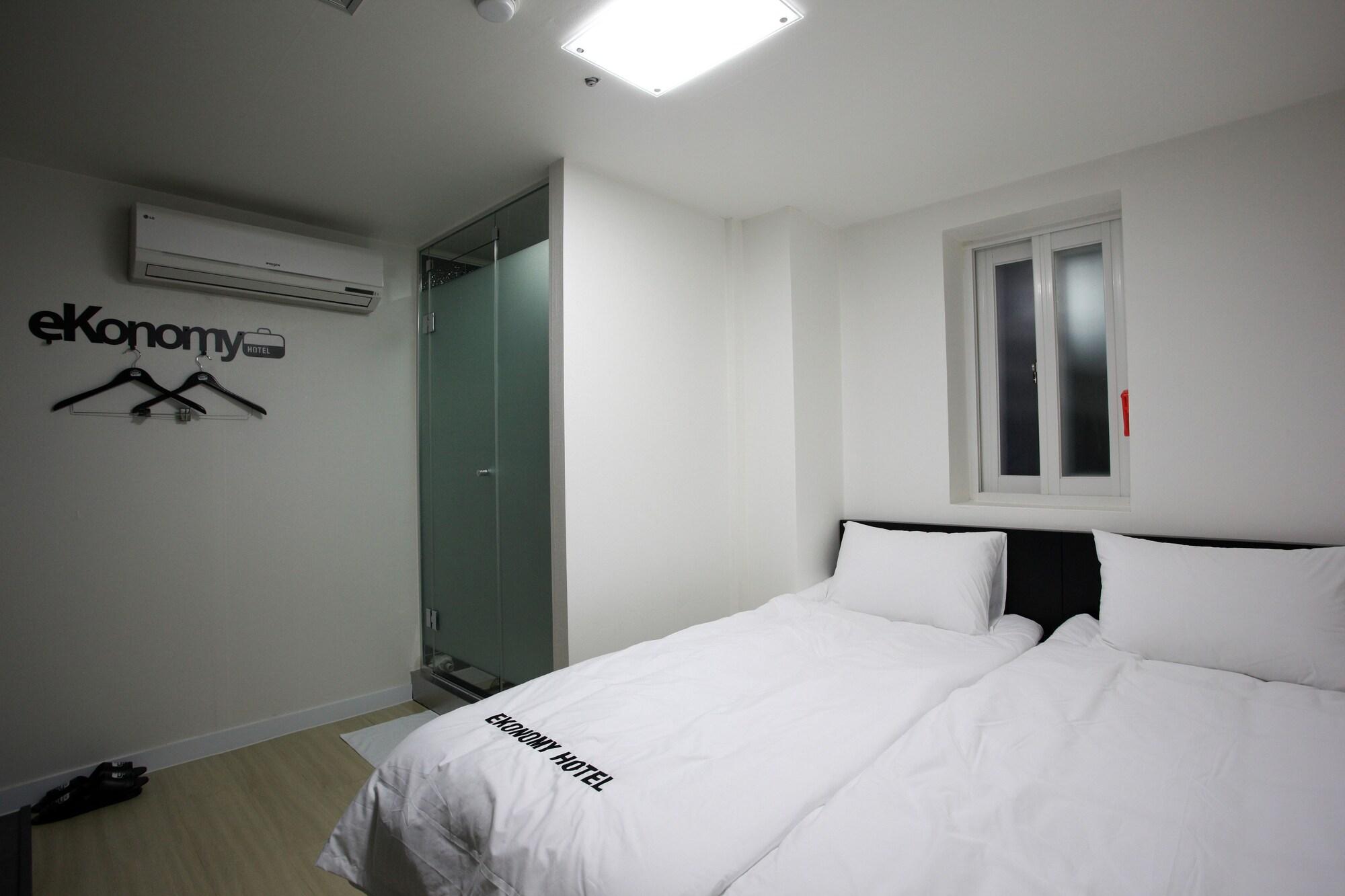 Ekonomy Myeongdong Premier Seoul